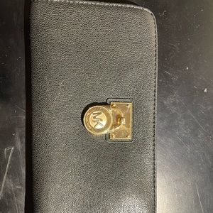 Michael Kors zip wallet